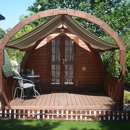 Holz Igloo Mit Privat Garten Campingplatz *